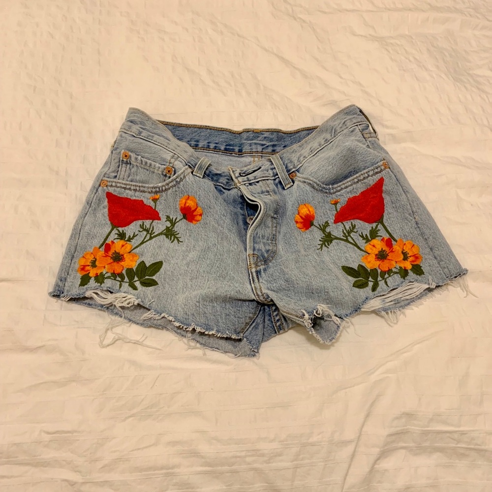 501 levi distressed denim shorts
